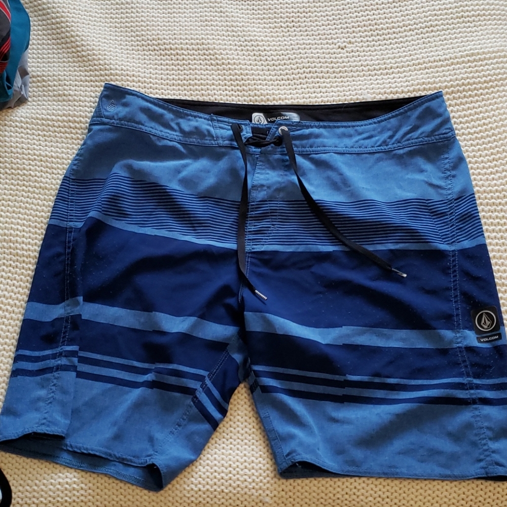 Volcom board shorts size 36